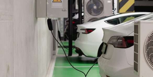 Carros Elétricos. Foto: Jakub Zerdzicki